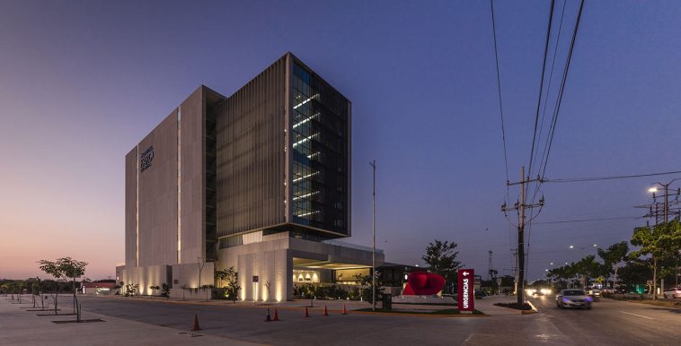 Aproximación sur al Hospital Faro del Mayab
