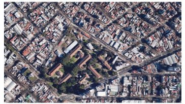 Foto aérea del Hospital Tornú en la que se destaca su notable arboleda