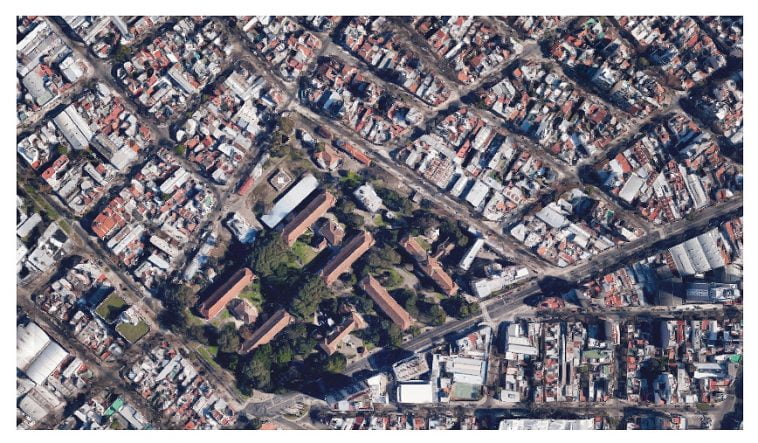 Foto aérea del Hospital Tornú en la que se destaca su notable arboleda