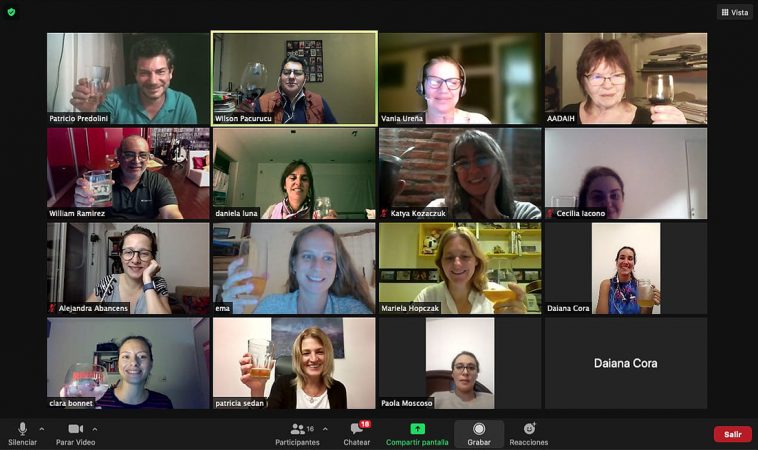 El brindis en el fin del curso, registrado en el zoom