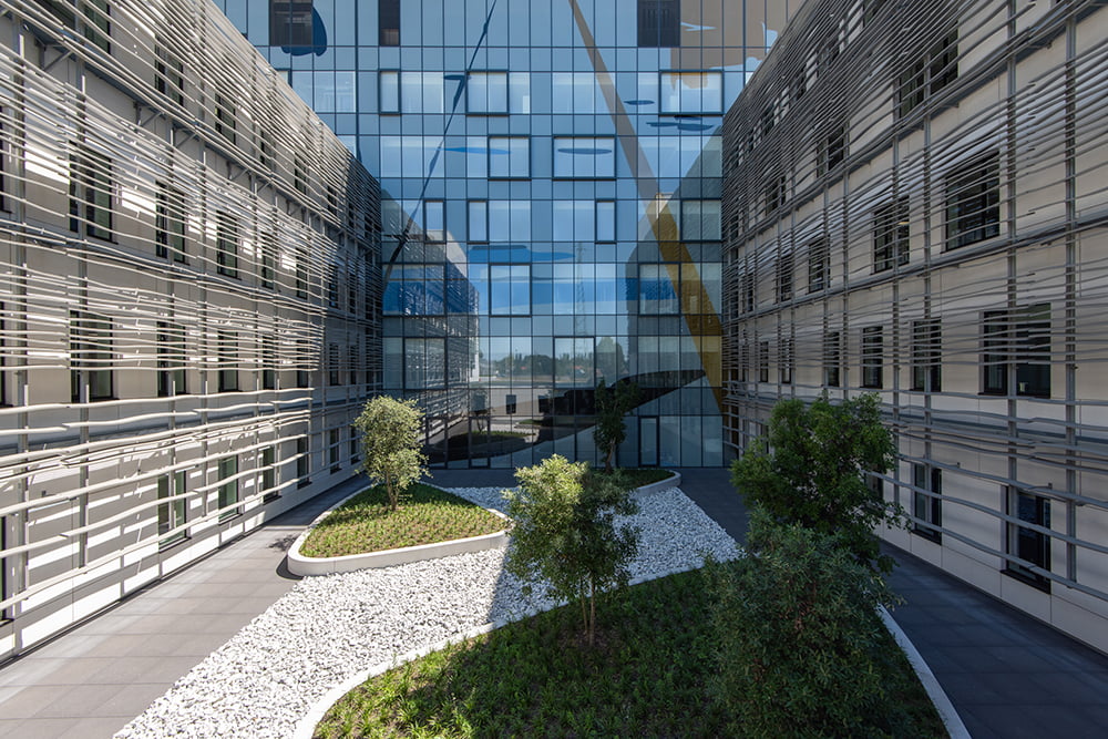 El hospital se concentra alrededor de seis espaciosos patios