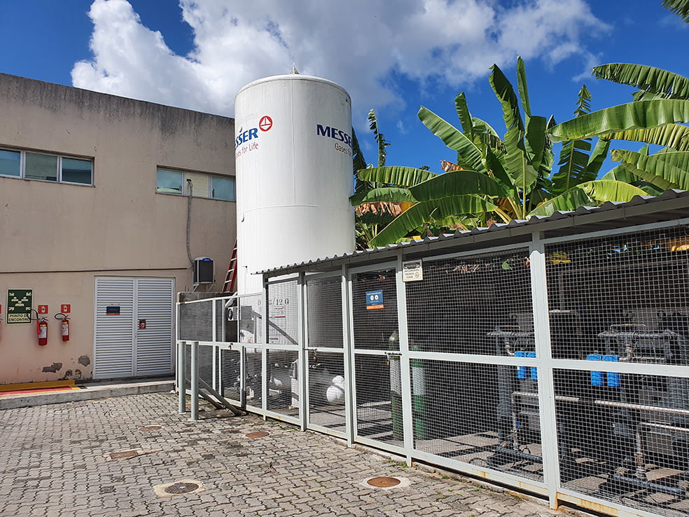 HMON – Niterói/RJ: Puesto de enfermeira, Internación. Fachada principal y Central de gases (Fotos: Cristiane N. Silva)