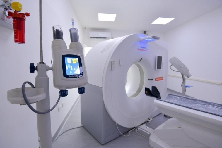 Tomógrafo Multislice instalado en el Interior del Departamento de Emergencias.