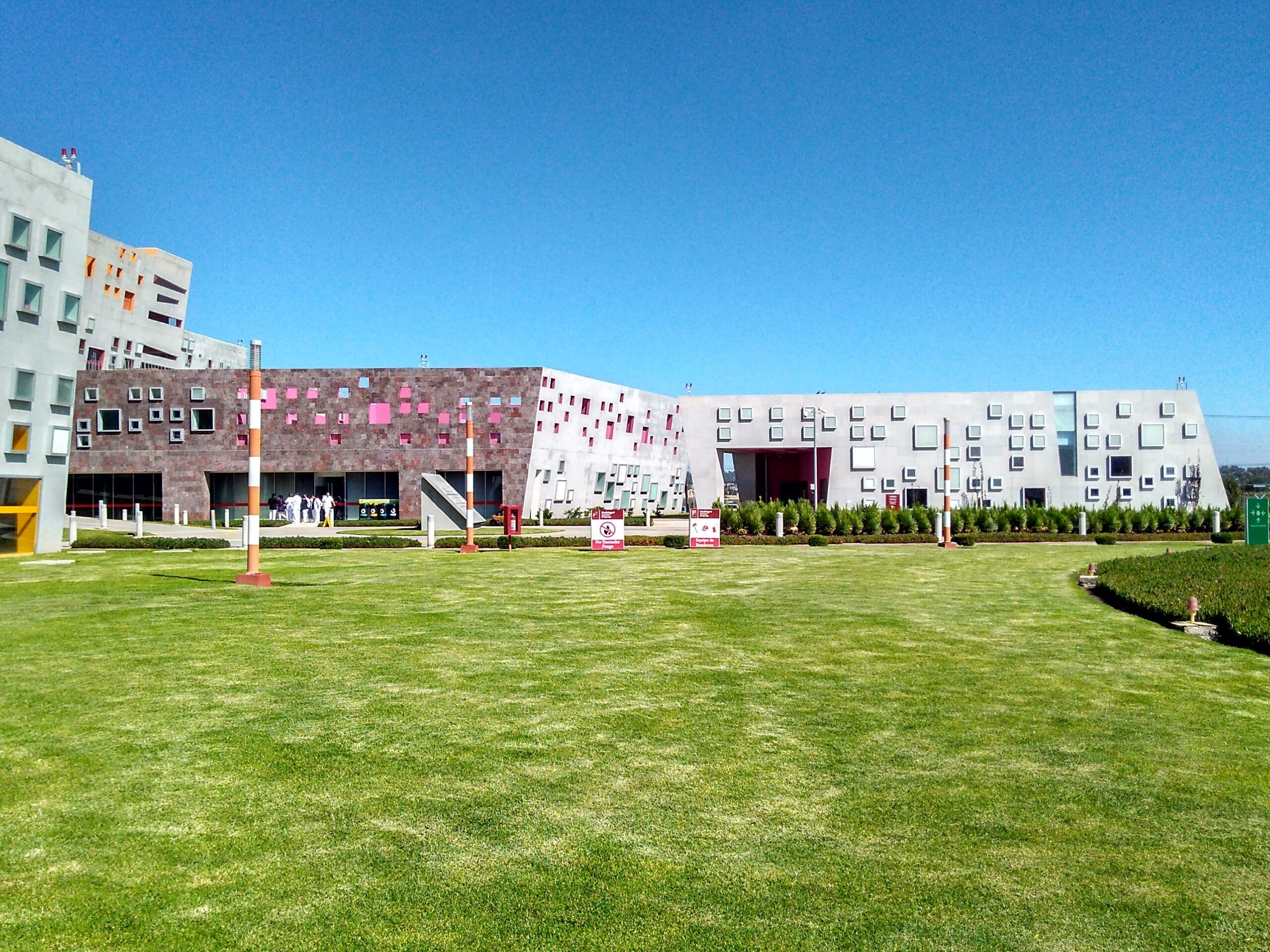 Imagen 1. Vista exterior de las fachadas. Foto EHC & GEFG, 2018