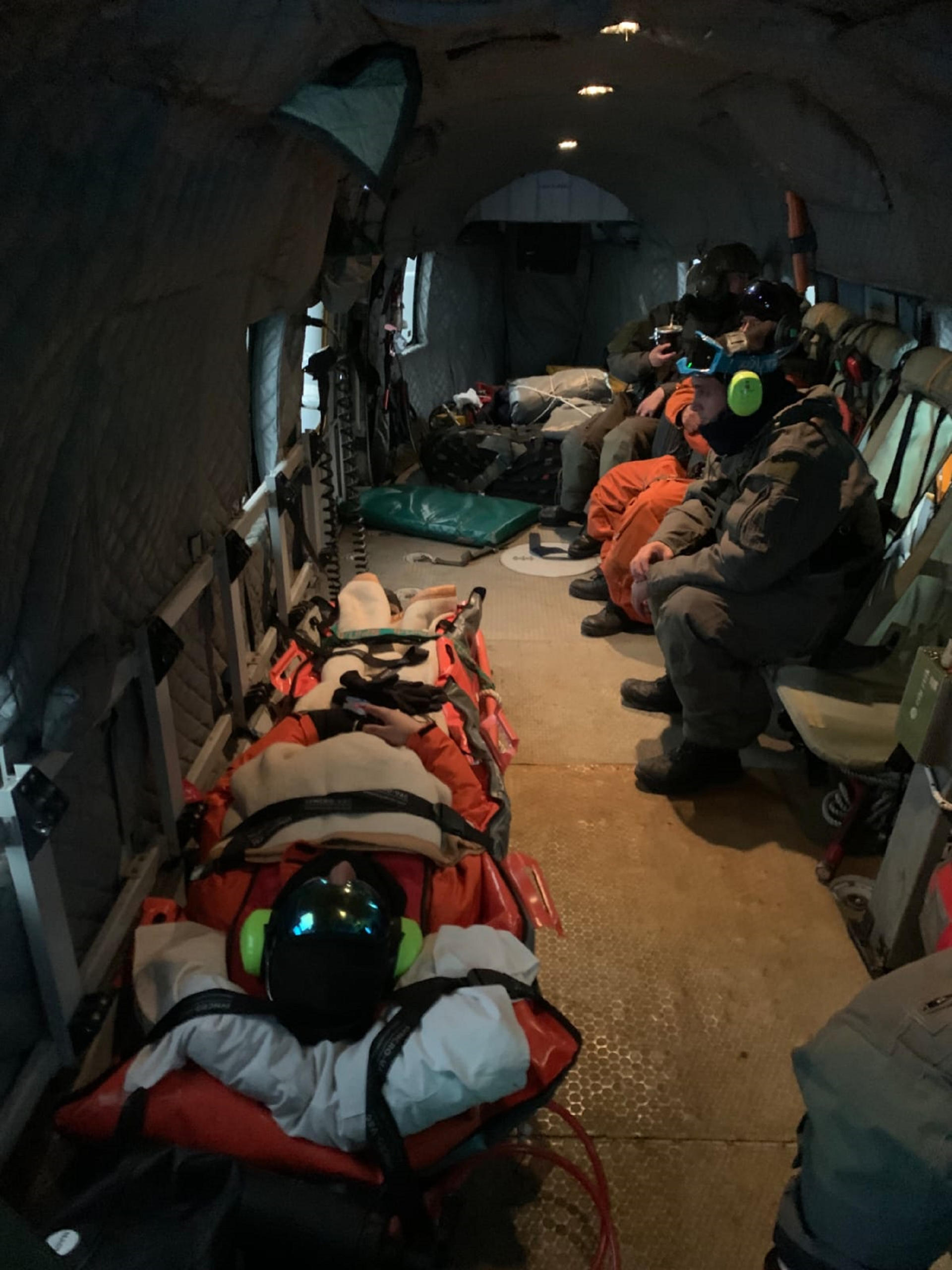 Helicóptero Sea King, aeroevacuación sanitaria. Traslado desde una base rompehielos.