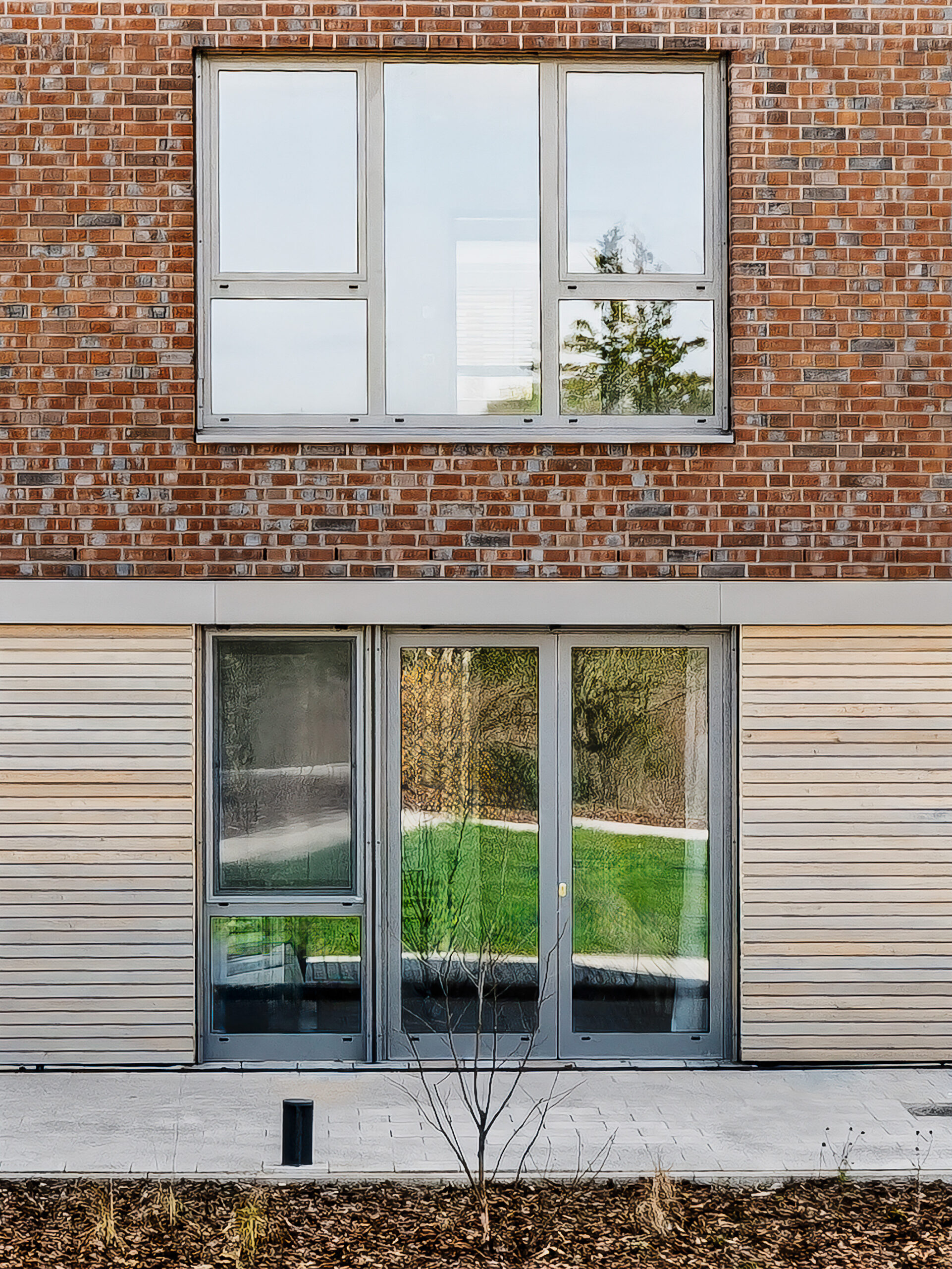 Detalle fachada -Hospiz- und Palliativzentrum Schaumburg. https://lohrarchitektur.de/work/hospiz-und-palliativzentrum-schaumburg/ © www.heikopreller.de