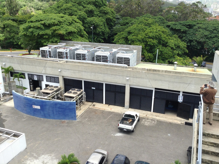 Centro Médico Docente La Trinidad, Caracas. Área de máquinas, calderas, gases, tanques, etc.