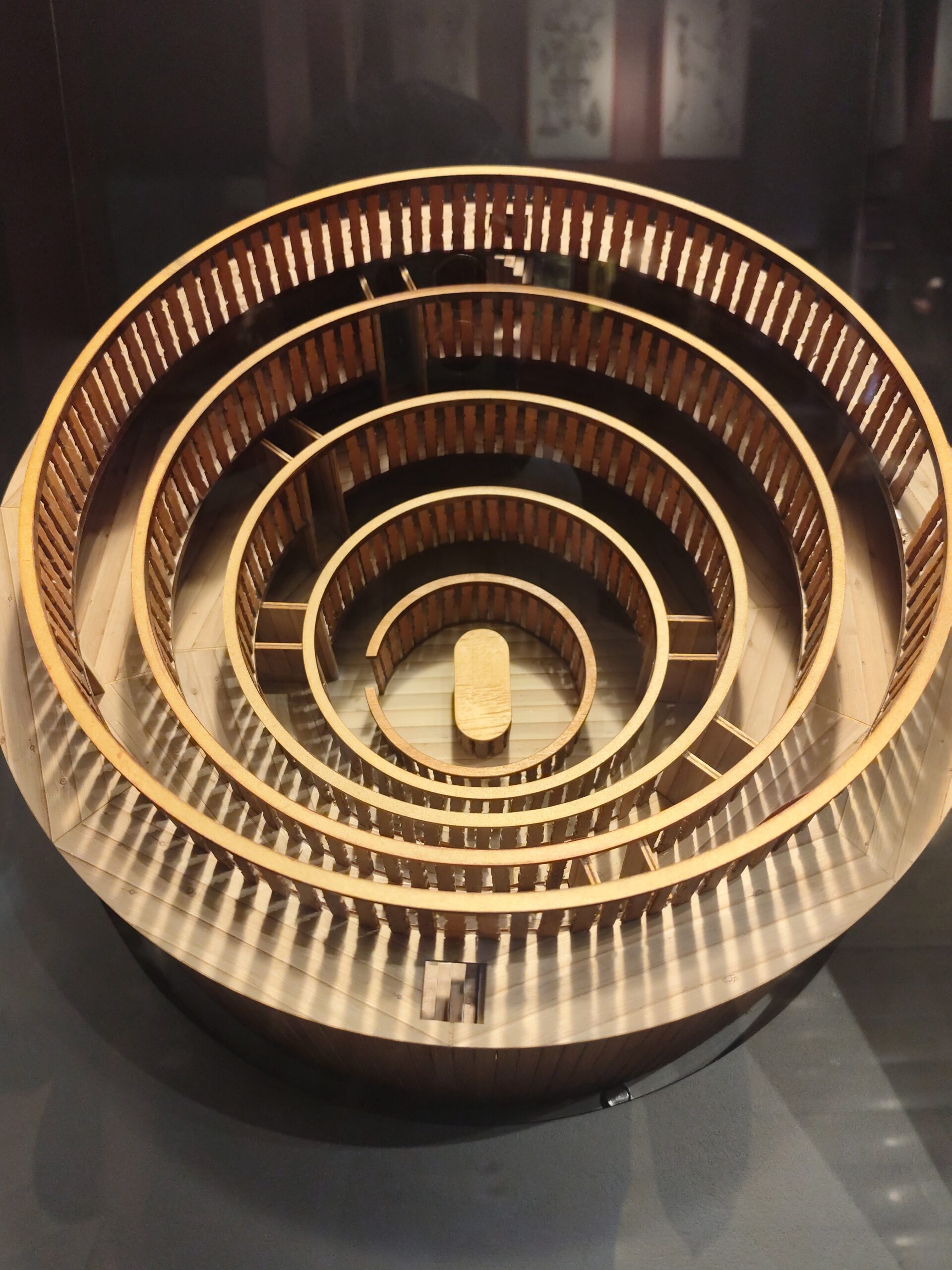 Modelo de un anfiteatro anatómico. Siglo XVIII. En madera. Colección Museo de la Medicina Mexicana, Facultad de Medicina UNAM. Ciudad de México.